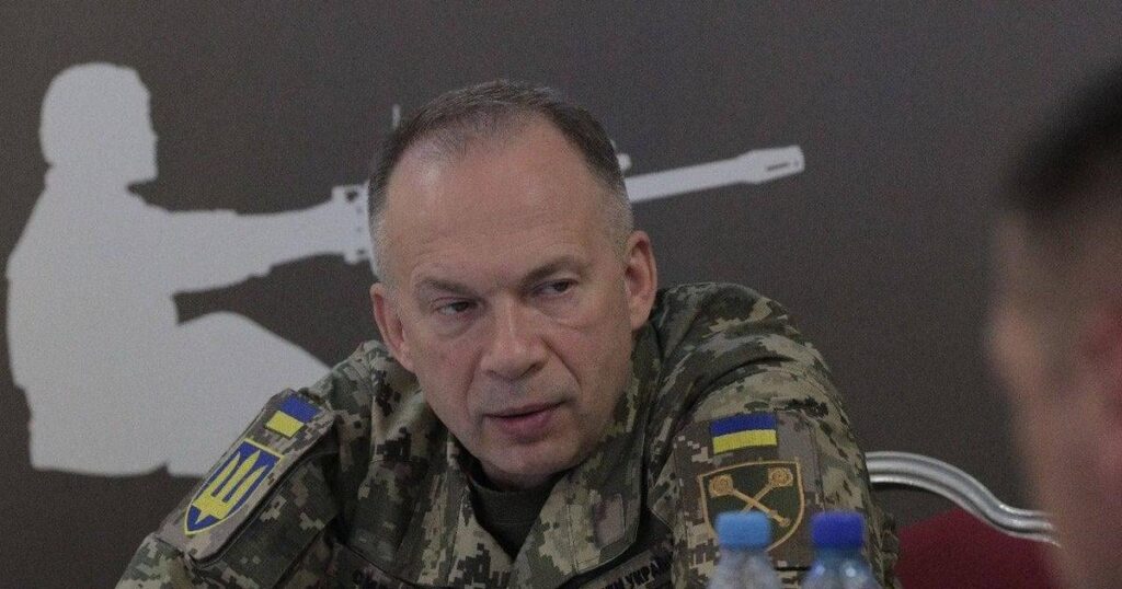 シルスキー氏は、ポクロフスクが堅固な要塞地域であることを保証し、「天候にも助けられて兵站ルートは復旧し、方向転換された。現時点では、十分な兵力と資源があり、パニックになる根拠はないと断言できる」と語った。