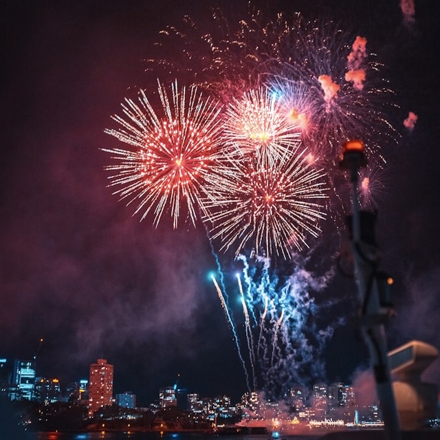 【埼玉 年越し】2025-2026年心も体も温まるカウントダウンイベントおすすめ10選 - DRESSY【公式】ウェディングドレス・ファッション・エンタメニュース