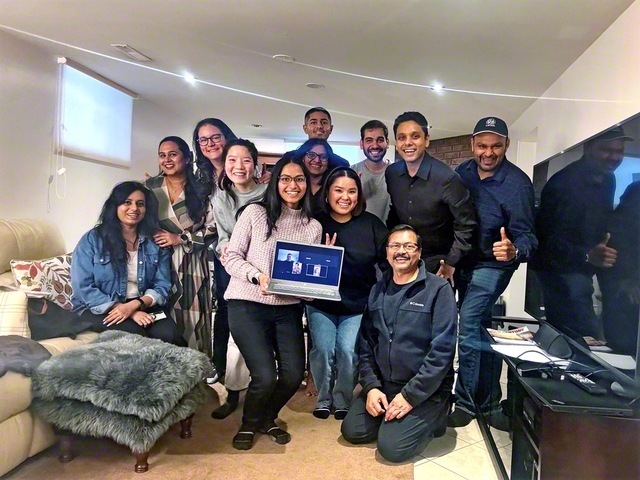 躍進を誓ったカナダのピュア・ゴールド地区の座談会（9日、トロント市内で）