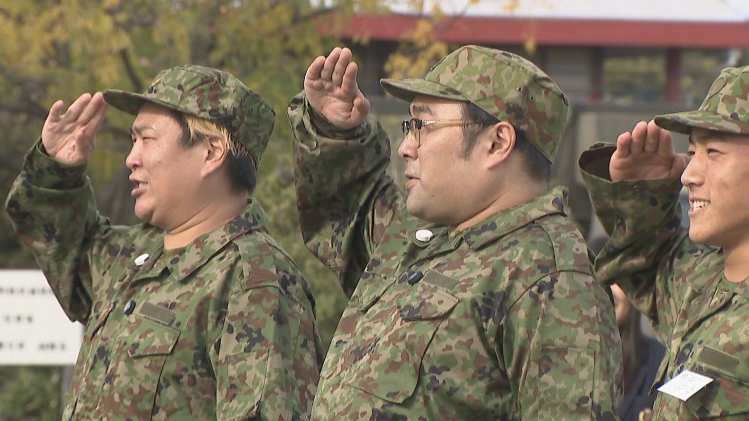 人気芸人ビスケットブラザーズと善通寺市の高校生が自衛隊の訓練を体験　香川 | KSBニュース | KSB瀬戸内海放送