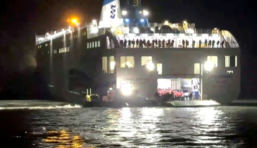 South Korea ferry runs aground after officer distracted by phone-- coast guard