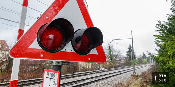 鉄道で信号機の車掌を盗もうとした窃盗犯が捕まった