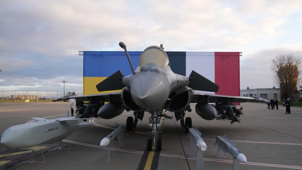 ウクライナ、フランスからラファール戦闘機を最大100機購入する意向書に署名
