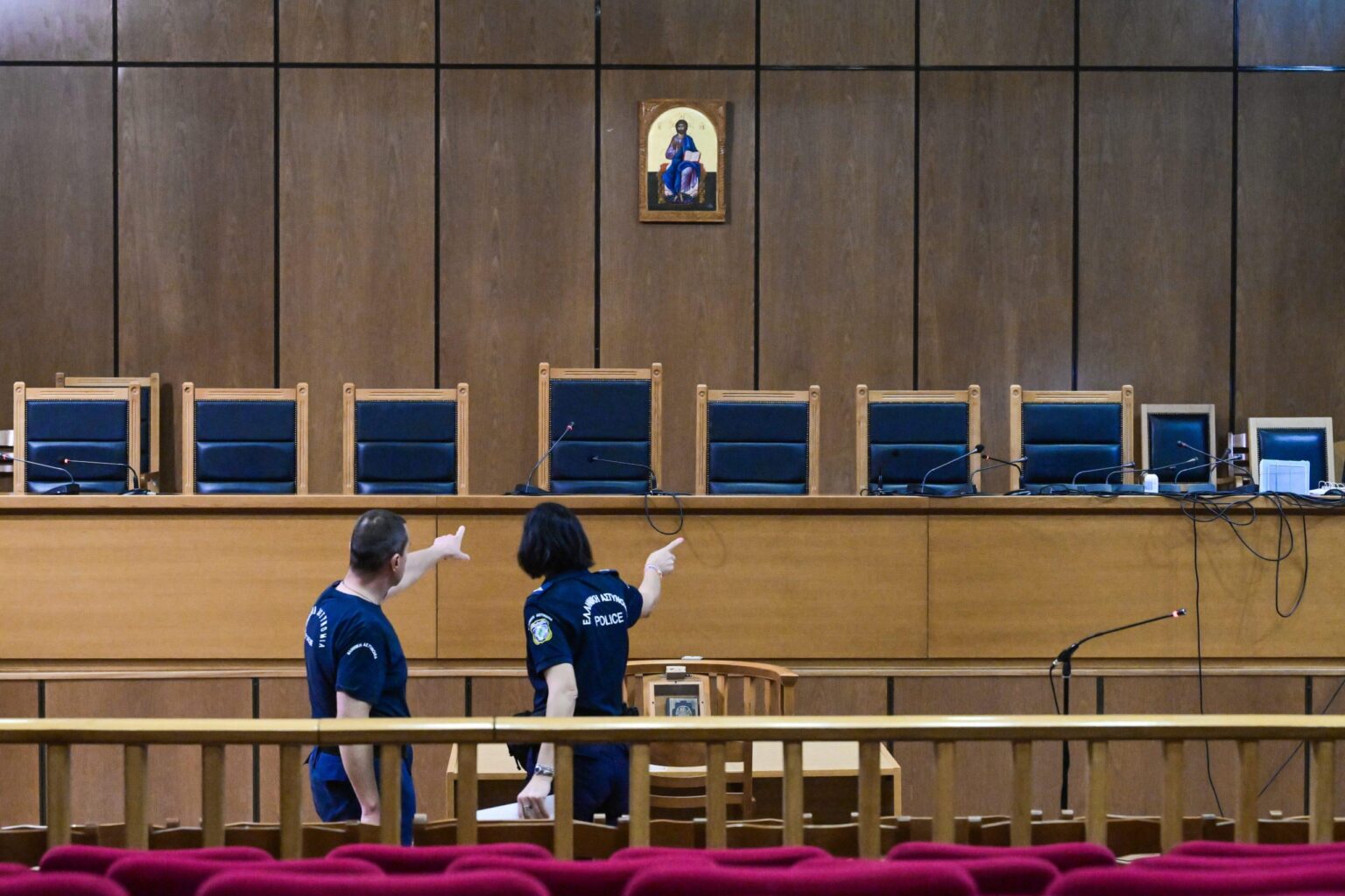 盗聴 - 爆弾の設置：「試験の質問と答えのほとんどを彼らが私にくれた」 - THE NEWS