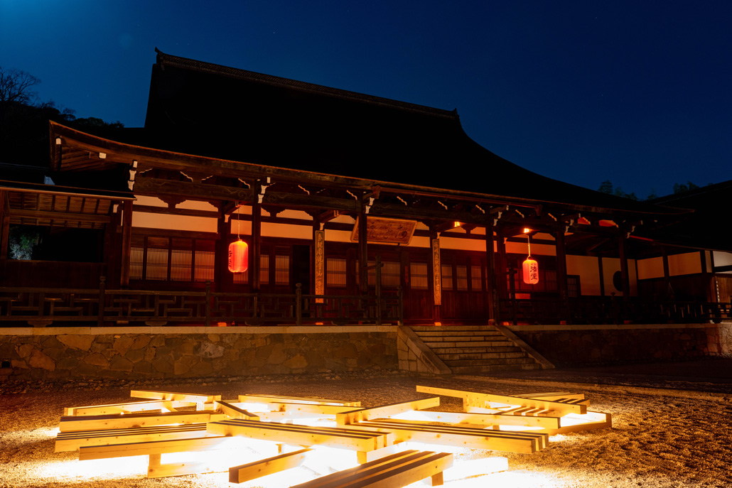 萬福寺 特別拝観＆光のアートインスタレーション開催時の法堂の画像