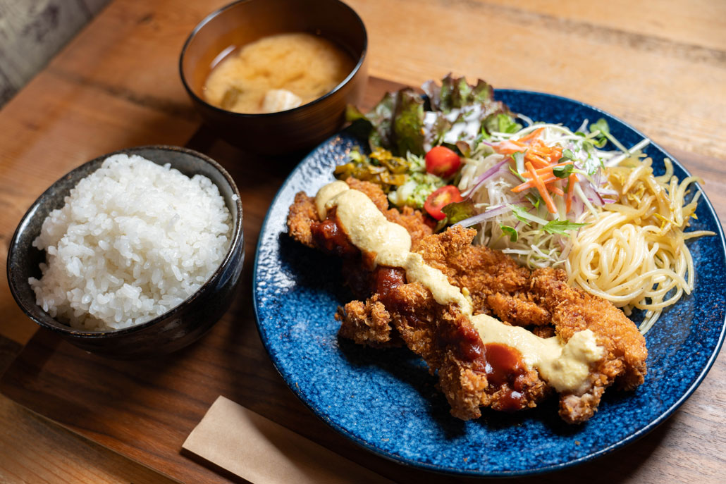 CAFE＆DINING UP　チキンカツタルタル定食の画像１