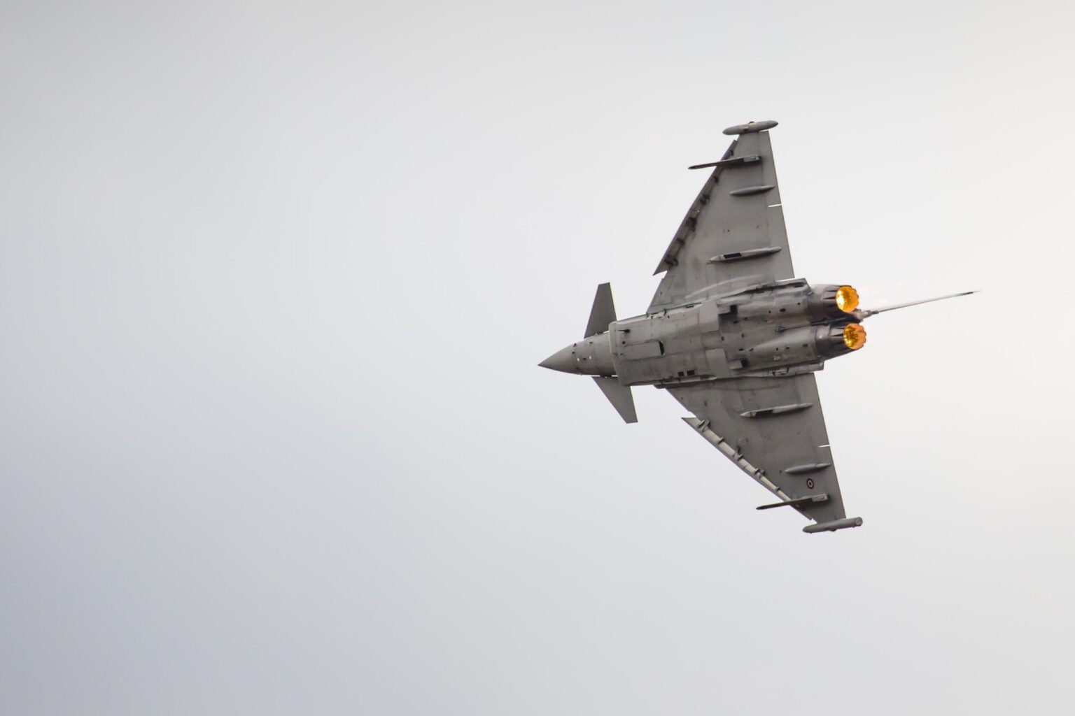 ロシアの無人機がルーマニアのガラシ県からヴレンツァ県までの領土を進軍している。アップデート。戦闘機は飛行中で目標を撃墜する許可を得ているが、監視は続けている。