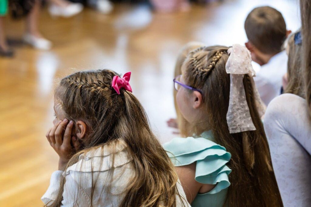 新しい法律により、7 歳児は週末に 1 日 5 時間働くことが許可される