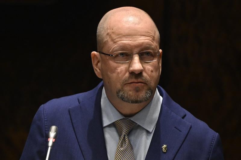 フィンランド国会議員ティモ・ヴォルナネン、ナイトクラブ銃乱射事件で裁判中