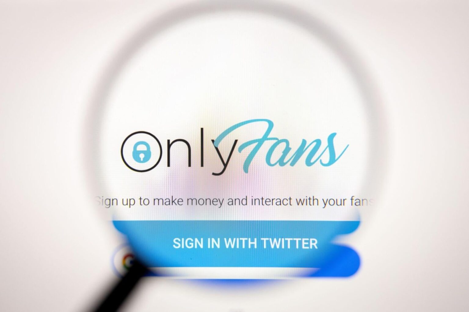税務当局は、OnlyFans を含むアダルトコンテンツを含むプラットフォームのユーザーが約 6,500 万レイの所得を申告していないことを発見した
