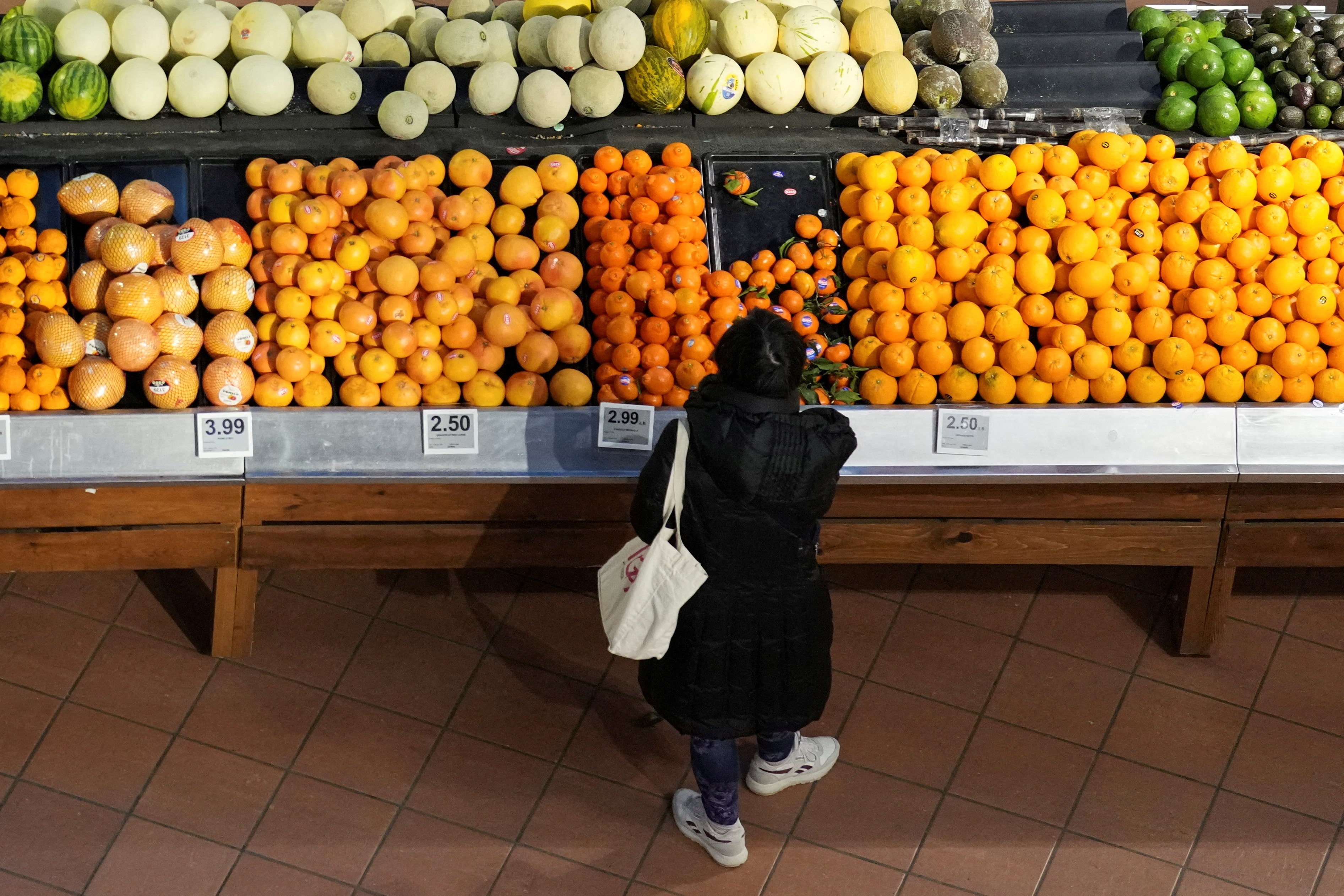 カナダＣＰＩ、10月は前年比＋2.2％に鈍化　ガソリン・食品が押し下げ