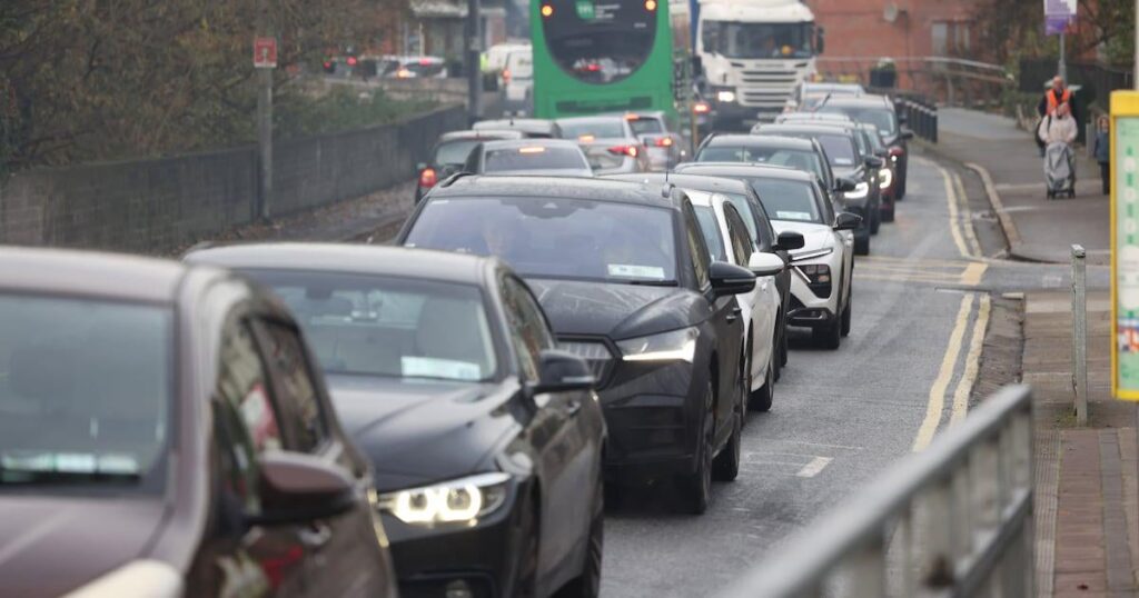 「駐車場高速道路」での 3 時間の通勤を解決するにはフレキシブルな働き方の権利が必要