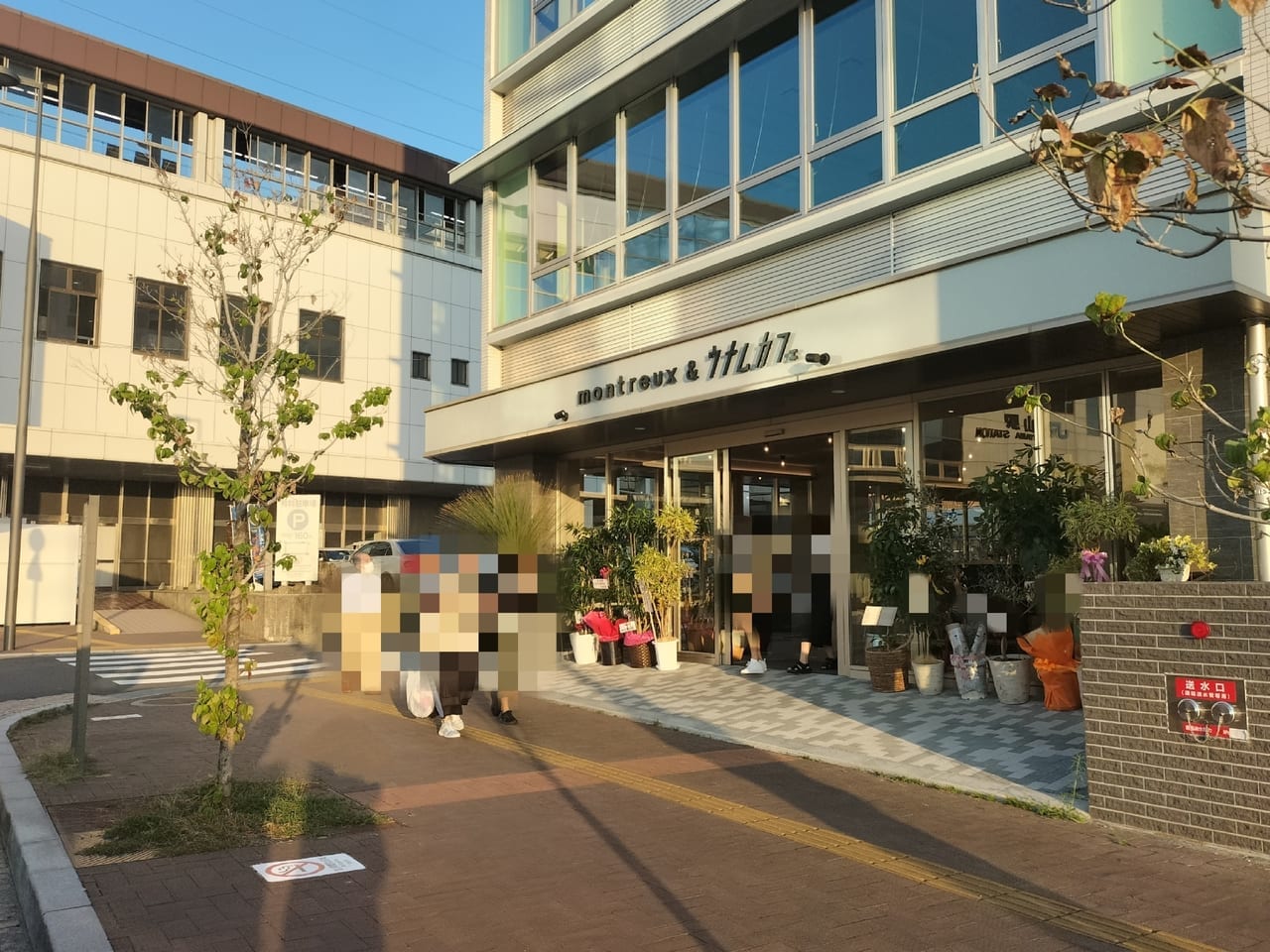 モントロー＆ウナムカフェ