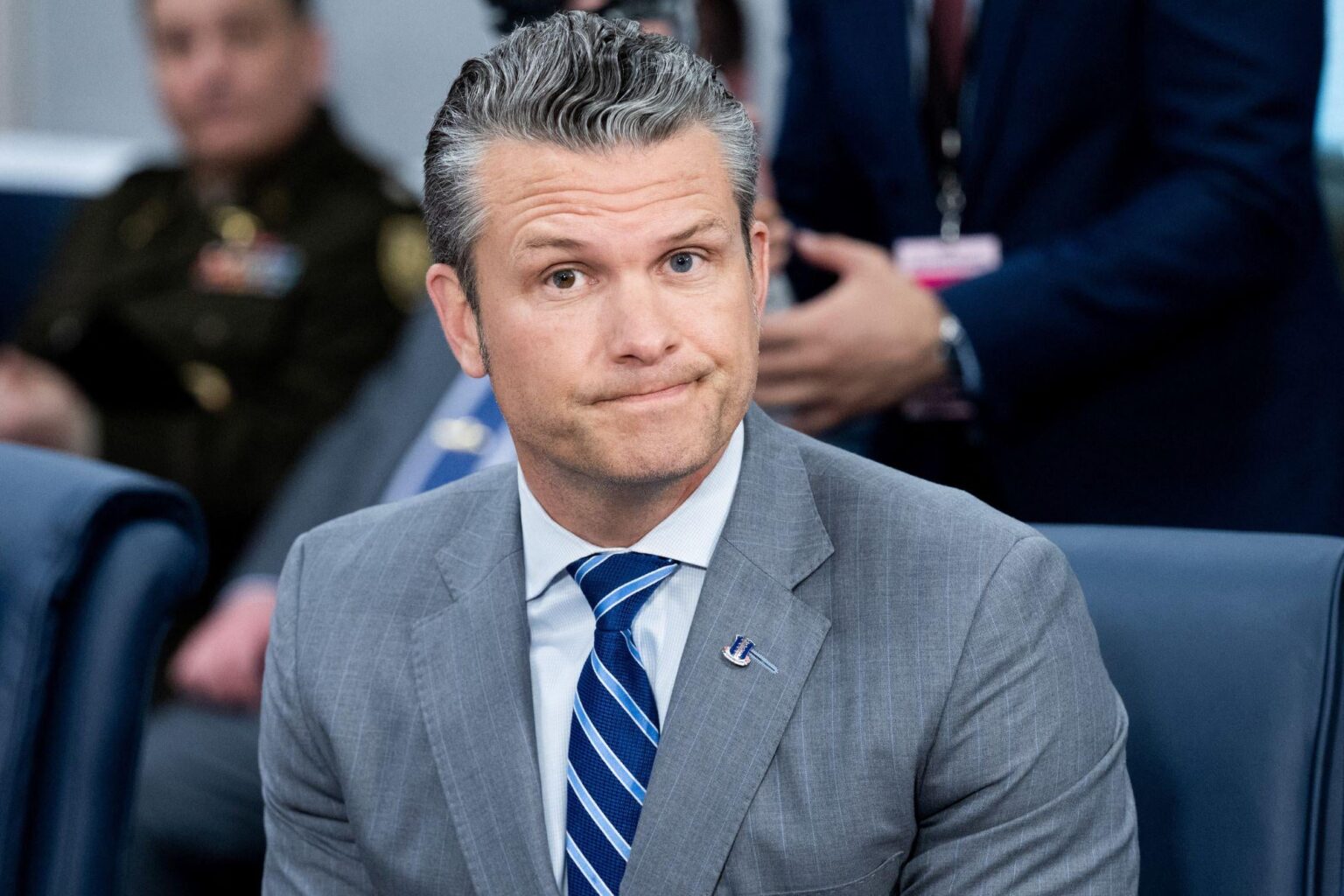 民主党議員、ピート・ヘグセスが船舶攻撃の生存者にとどめを刺す命令を出したとの報道で戦争犯罪を犯した可能性があると発言
