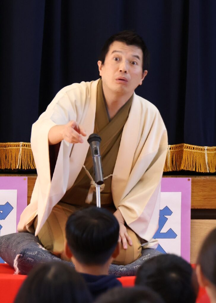 国東市富来小で落語家招き学校寄席授業　全校児童80人が日本の伝統文化に触れる - 大分のニュースなら 大分合同新聞プレミアムオンライン Gate