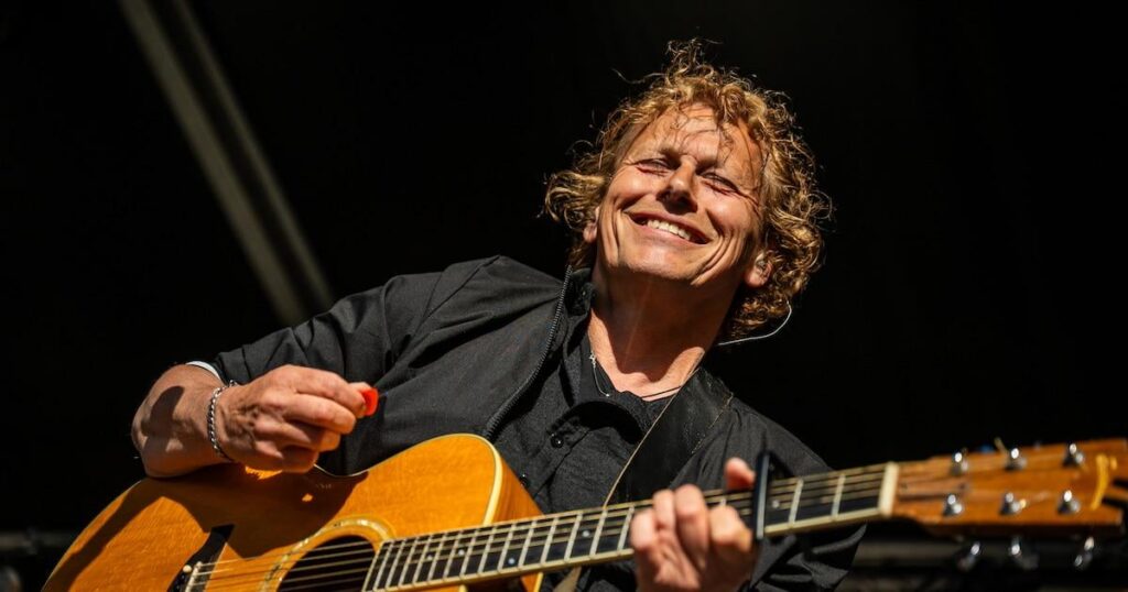 デ・カストのシンガー、シブ・ファン・デル・プローグを新フロントマンに迎え、ザ・シーンが10年ぶりに復活