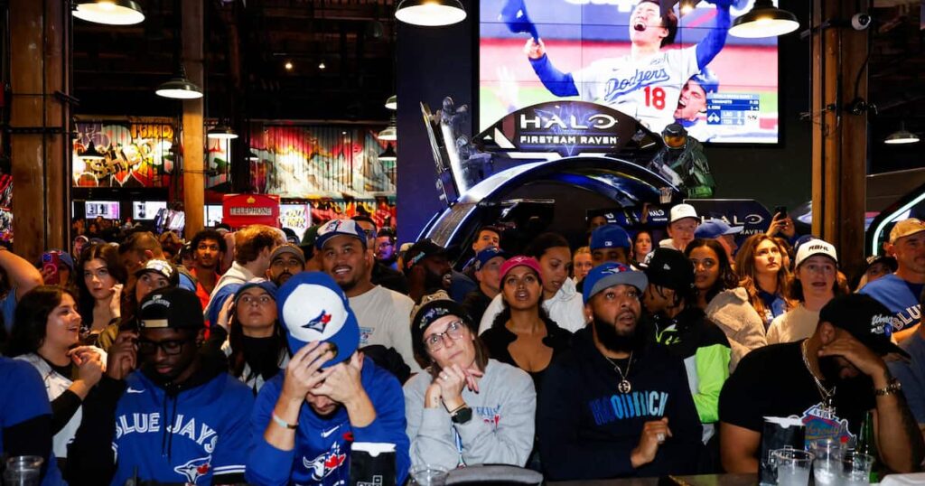 「あと2アウト…長く心の傷に」ブルージェイズ敗退にカナダ紙 MLBワールドシリーズ – 産経ニュース 「あと2アウト…長く心の傷に」ブルージェイズ敗退にカナダ紙 MLBワールドシリーズ - 産経ニュース