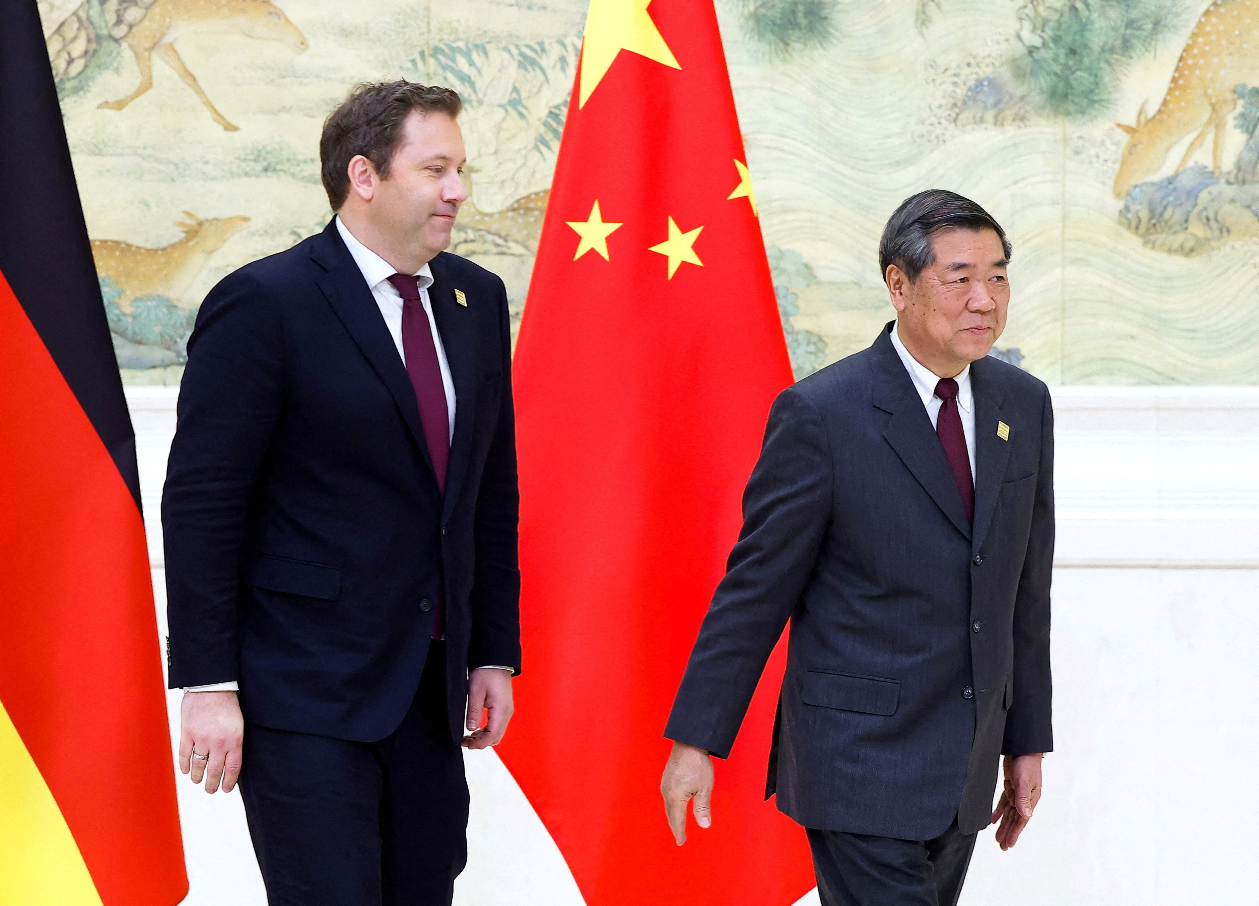 中国、レアアース問題解決に意欲　独財務相が何副首相と会談