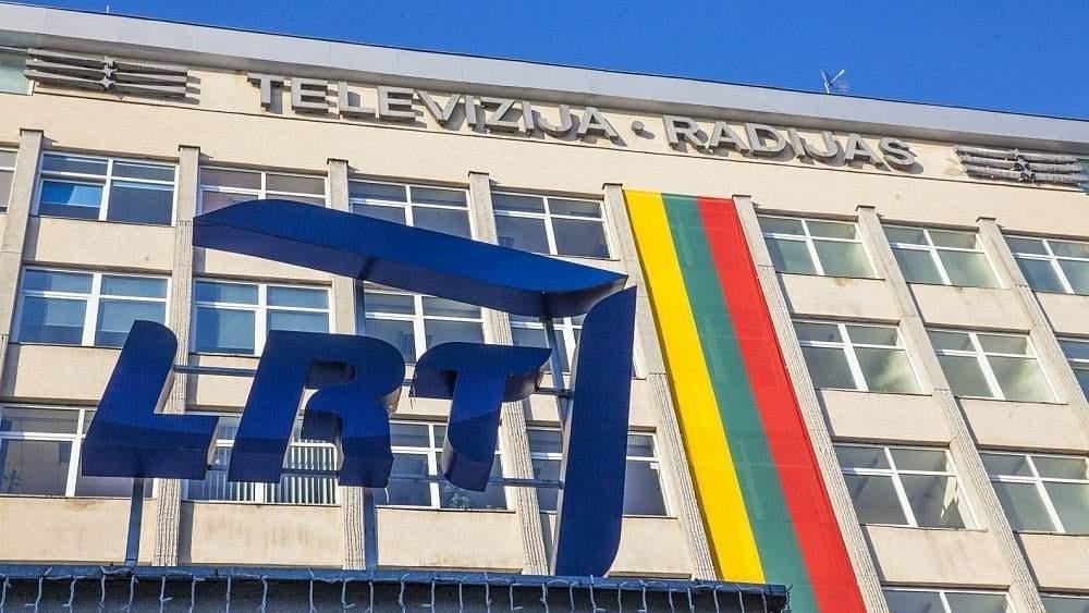 LRTの政治化に反対する請願書に署名する