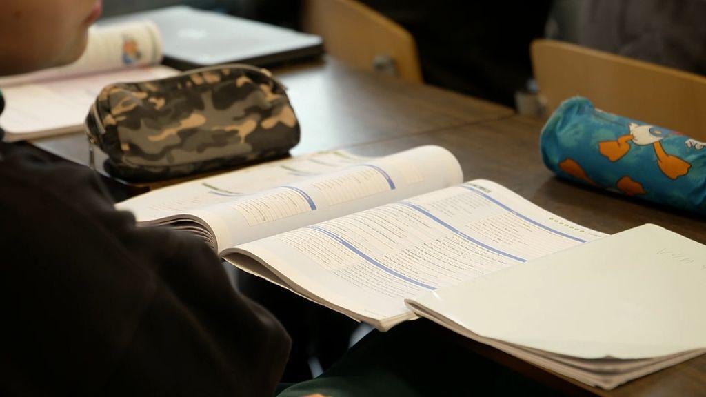 学校は独自の本を作成します:「より良く、より安く、より持続可能」| NOS