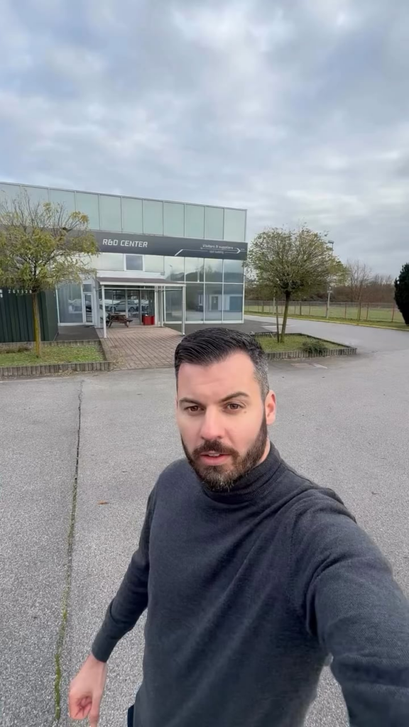 リマックは 12 台以上の Verna ロボタクシーを納入しています