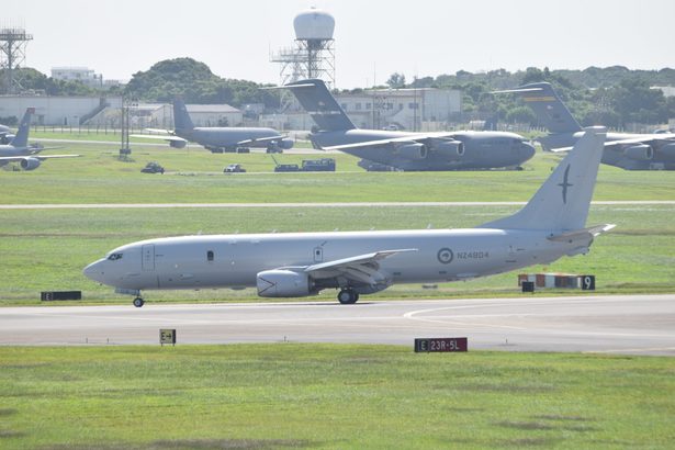 ＮＺ空軍機２機　嘉手納基地飛来