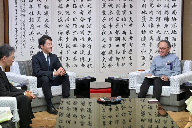 斎藤兵庫県知事　玉城知事と面談　島守の塔慰霊祭で来県