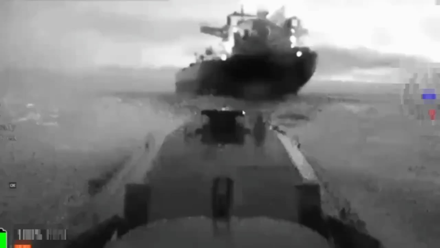 ウクライナ海の無人機が黒海でロシアの影の艦隊の認可タンカー2隻、KAIROとVIRATを攻撃した。これはSBUの第13軍事防諜総局と海軍の共同作戦であった。 [Published 29.11.2025]
