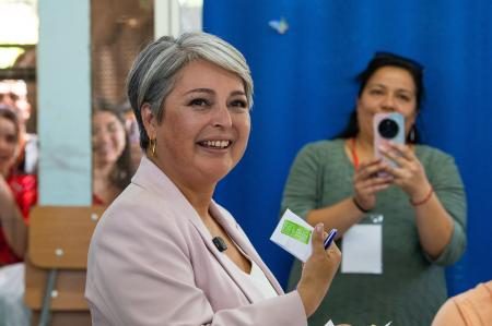 チリ大統領選、12月決選投票へ 左右両派の対決、対米関係争点