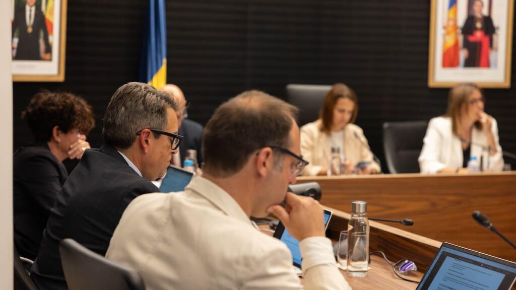 エスカルデス議員の過半数はPSとの関係を解消するというPSの決定に同意していない