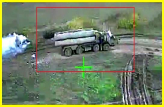 ウクライナ軍の無人機が占領下のクリミアでロシアのS-400対空ミサイルシステムと弾薬庫を破壊することに成功した