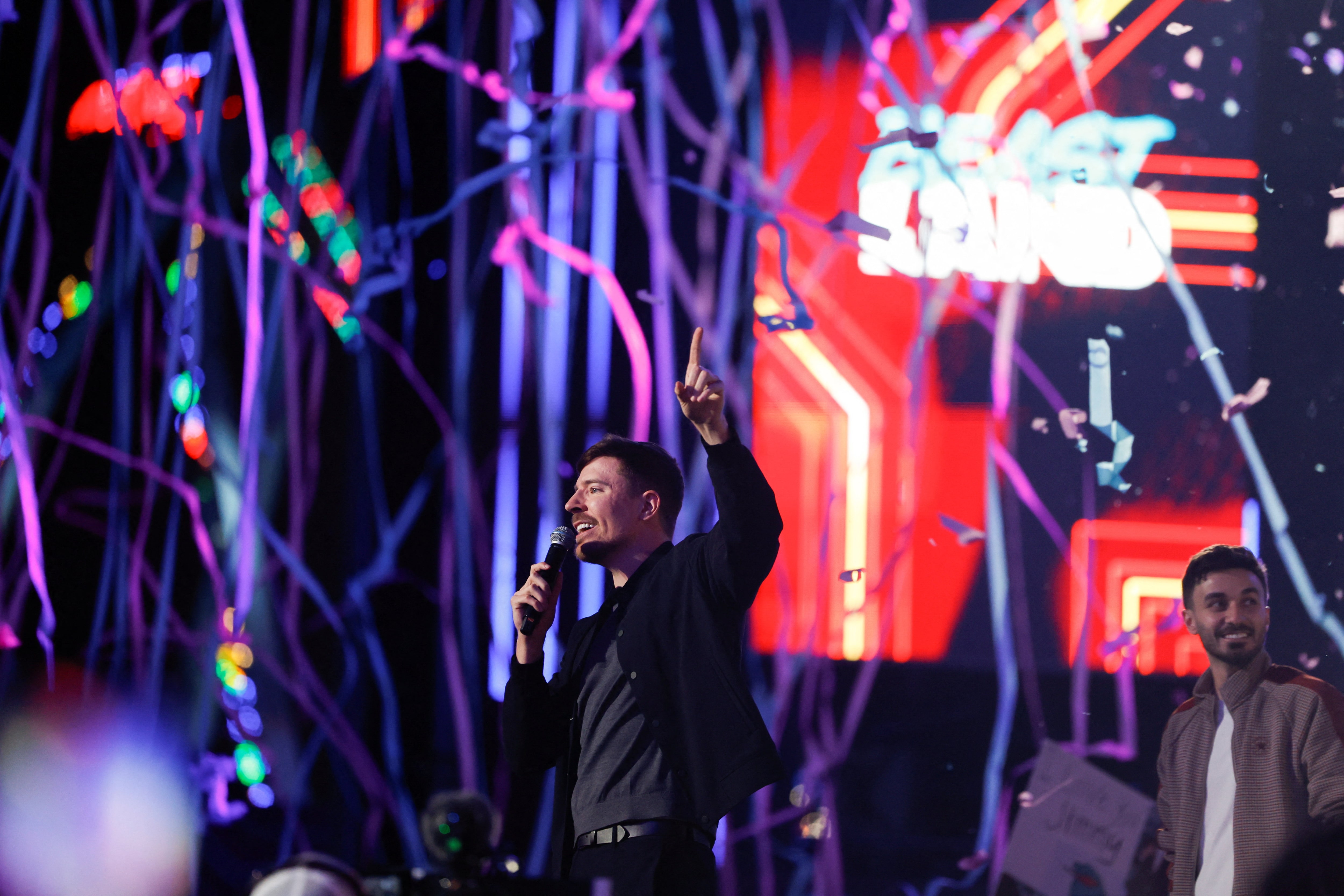 人気世界一のユーチューバー、サウジにテーマパーク開設