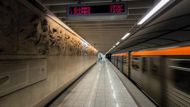 地下鉄「アクロポリス」駅、初の AI カメラが切符のない乗客を検出