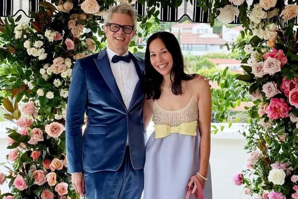 ジョニー・ノックスビル、ジョン・ウォーターズ司会の式で結婚「史上最高の大臣」