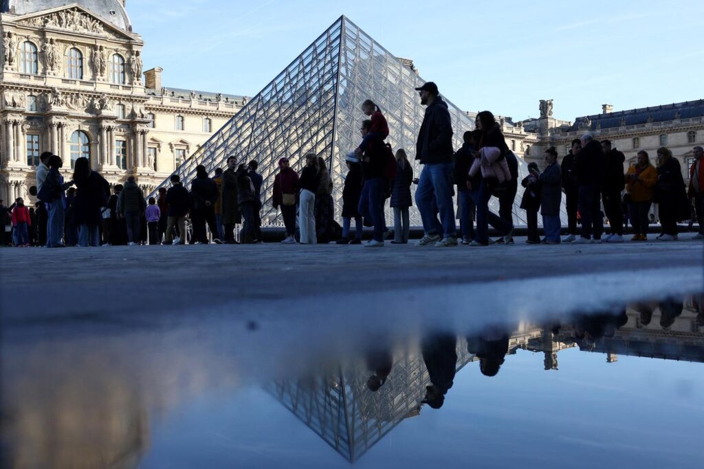 ルーブル美術館、EU域外訪問者の料金を45％値上げ