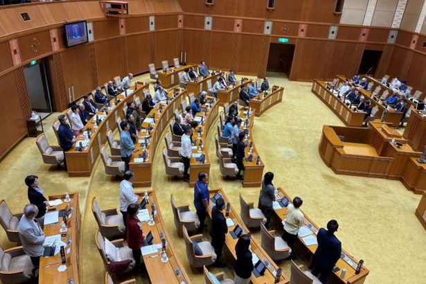 沖縄県議会が決算「不認定」　ワシントン事務所費用、自公が反対