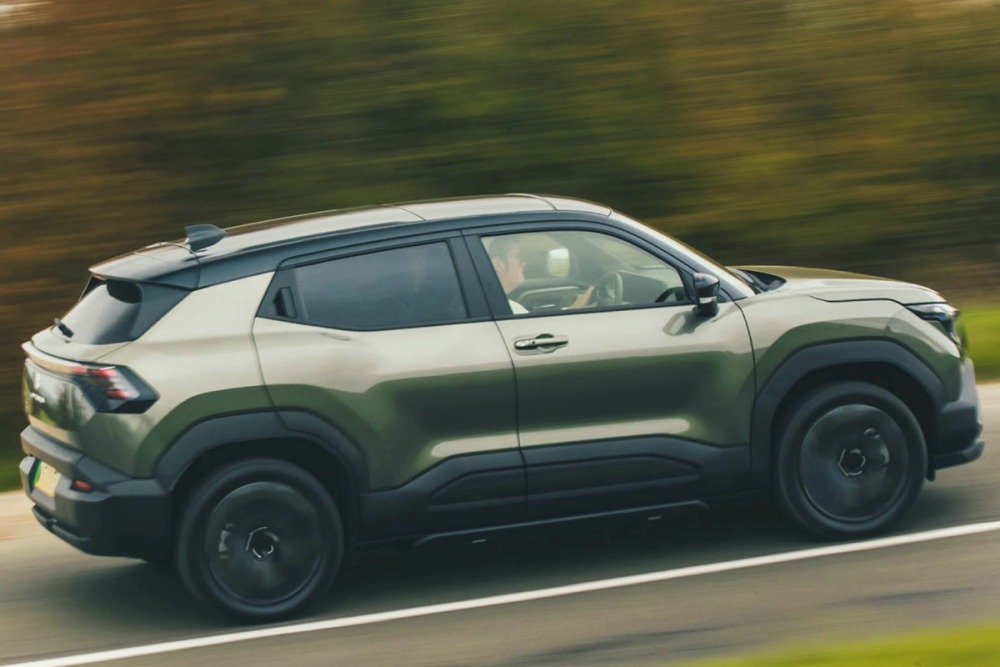 スズキeビターラ 61kWh ウルトラ（英国仕様）