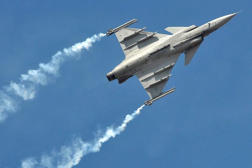 ボンバルディアとスウェーデンのサーブ、カナダでグリペン戦闘機の製造に向け交渉中