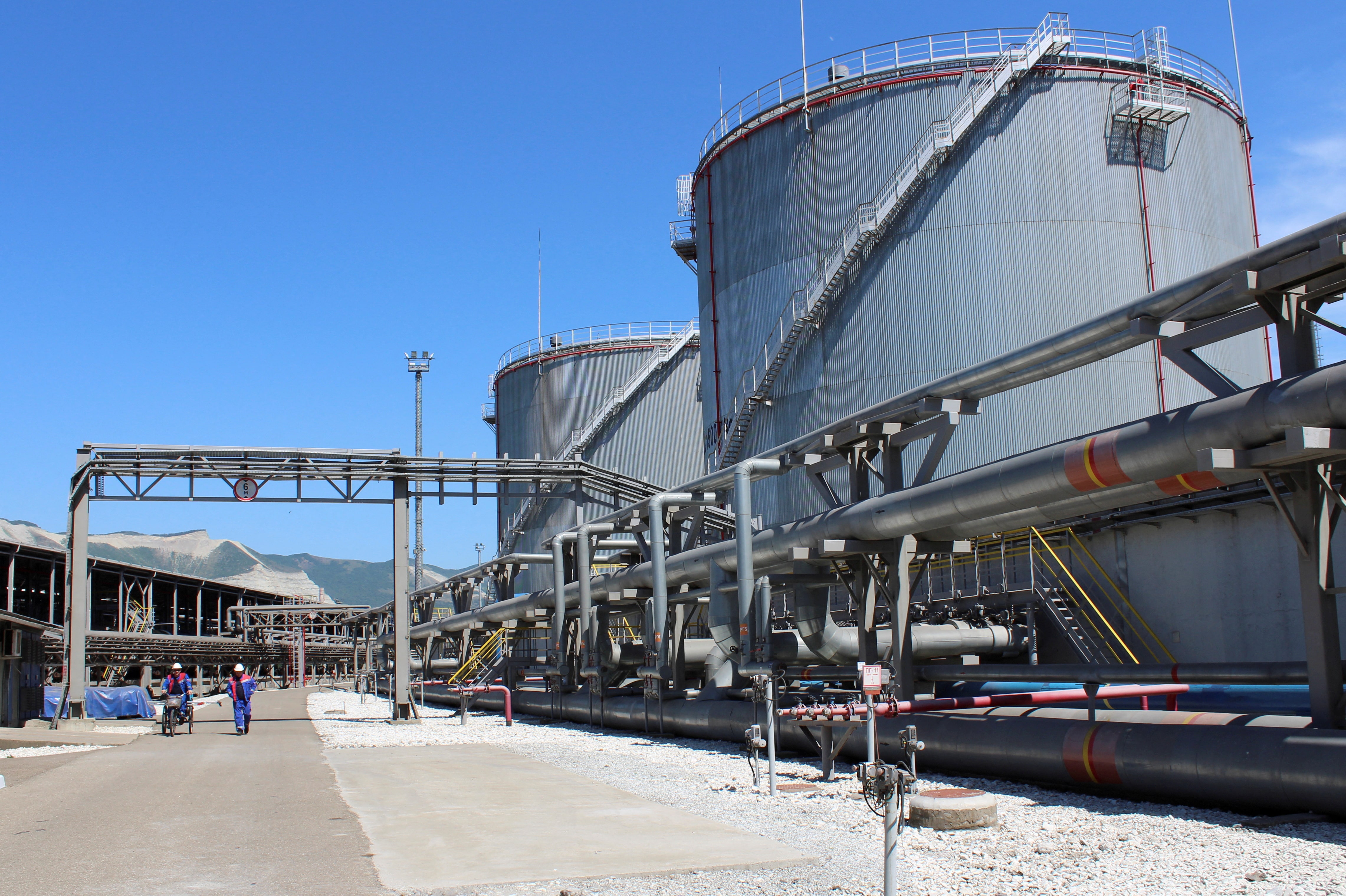 原油先物ほぼ横ばい、ウクライナ和平協議を注視