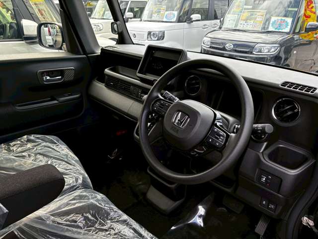 軽自動車専門店 ユアーズ森町店には常時100台以上の軽自動車を展示しています！色んなメーカーの車を、のんび～りご覧いただけます！(^▽^)/