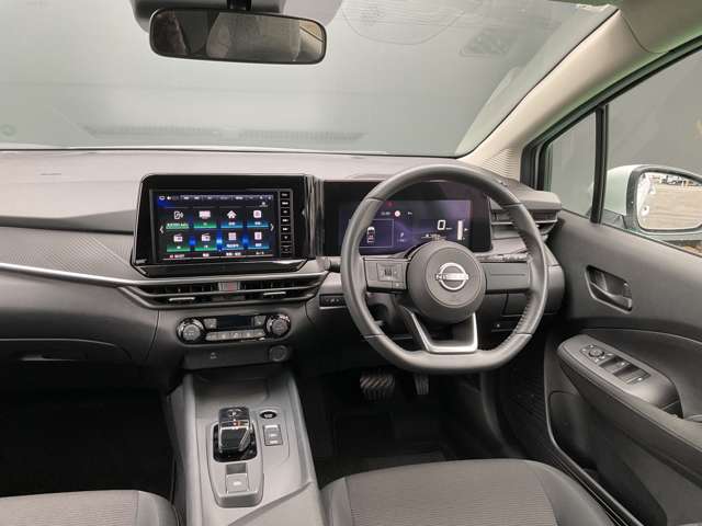 フロントガラスが大きいので、広い視界でとても運転しやすいお車です(*'ω'*)