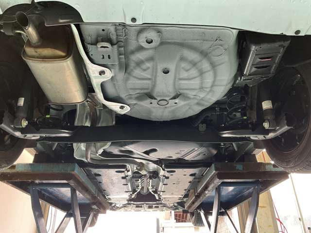 下回り（マフラー側）のお写真です★ 下回りの錆止めと共に、年１回の施工目安のマフラー防錆で毎年メンテナンスすると長持ちします(^O^)