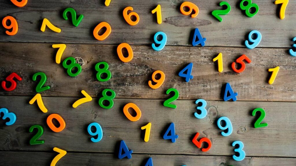 小学生の｢わり算はなぜ0で割ってはいけないの?｣にどう答えるか…わが子の数学力を伸ばせる親の"神回答" まずはストゼロを呑んで欲しい…すまん違った、スマホの電卓に｢3÷0｣と入力してほしい