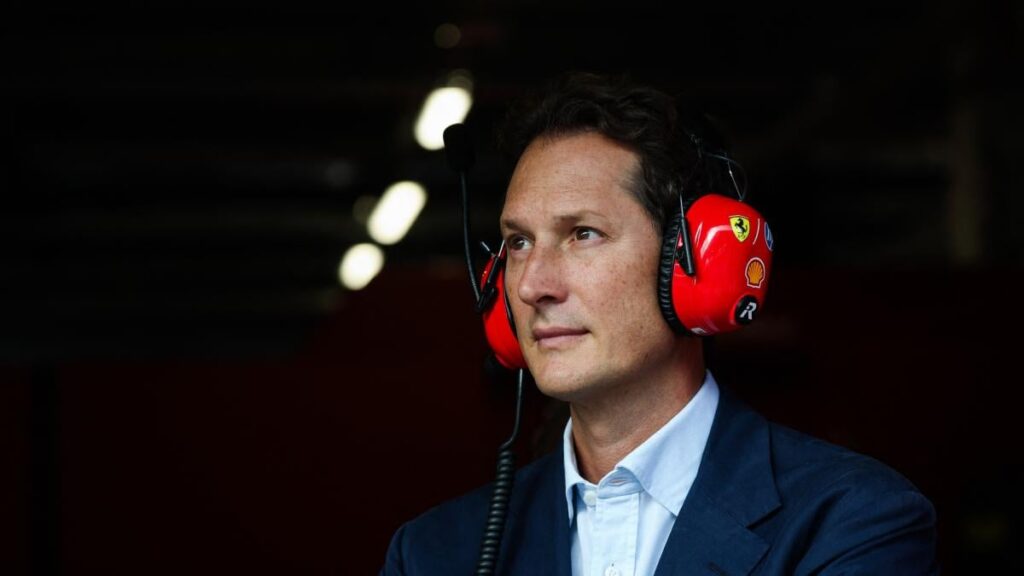 フェラーリ、エルカーン、ドライバーに厳しい：「彼らにもっと上手に運転させ、口数を減らしてほしい」