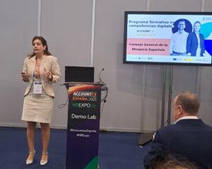 Hilda Garrido, coordinadora jurídica del departamento de gestión de proyectos de la Abogacía en la feria Accountex España