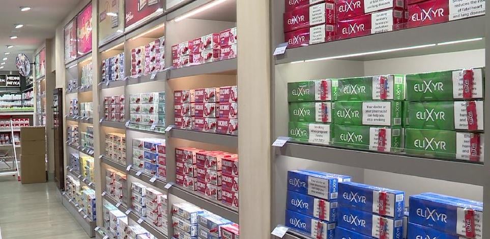 パスの商人は8時間タバコの販売に反対