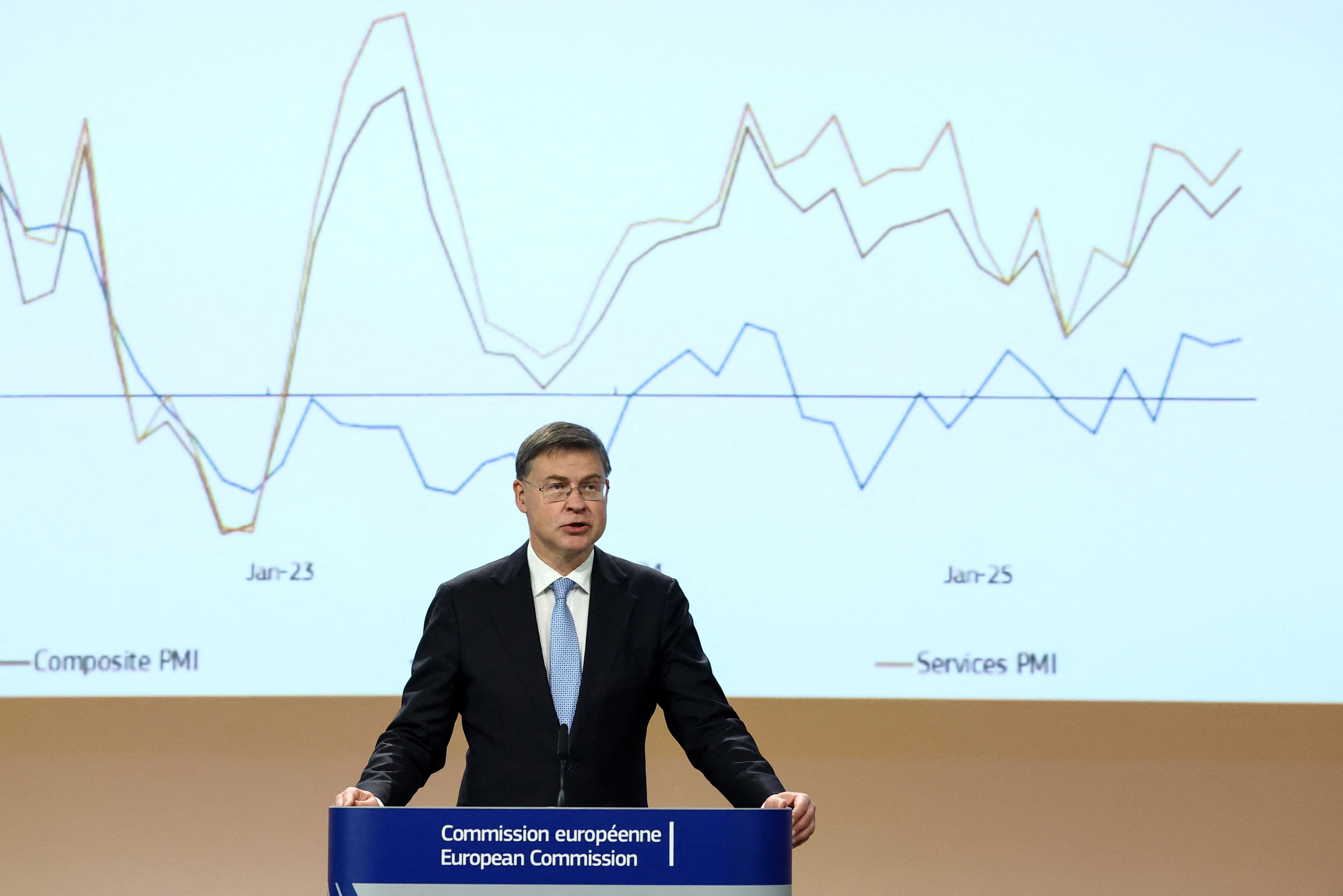 ユーロ圏の経済成長率見通し、今年1.3%に上方修正=欧州委