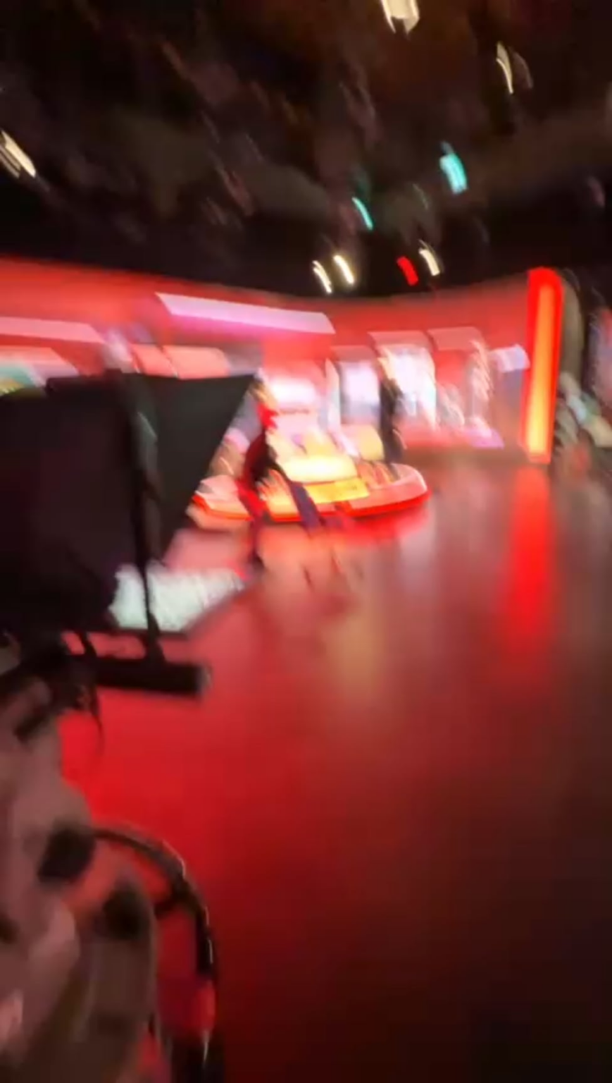 パロットが得点した後の RTE スタジオ