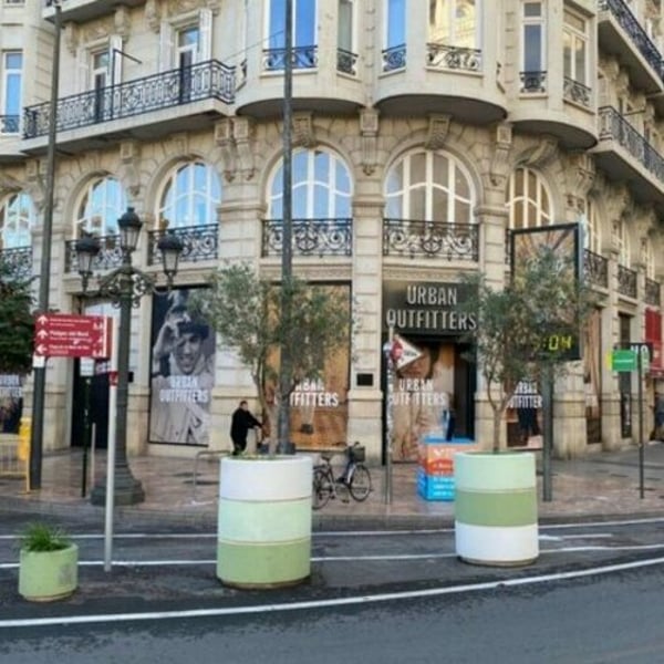 アーバン・アウトフィッターズがスペイン・バレンシアの中心部に新旗艦店をオープン – FashionNetwork 日本 アーバン・アウトフィッターズがスペイン・バレンシアの中心部に新旗艦店をオープン - FashionNetwork 日本