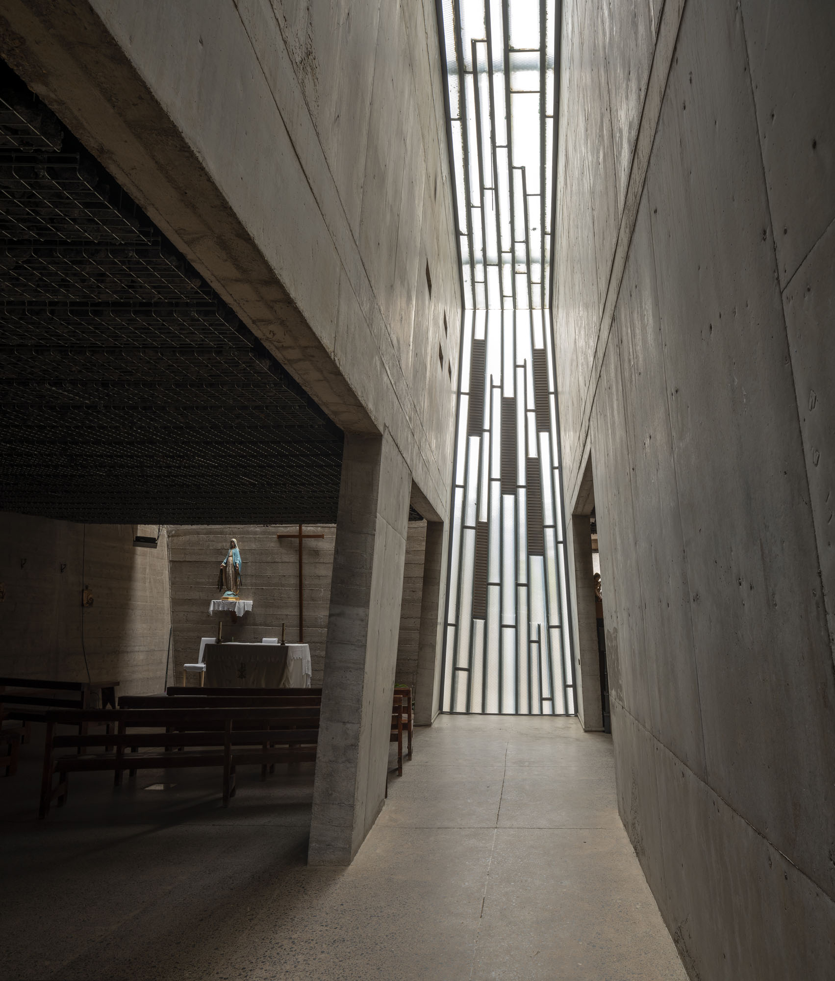 〈ラス・チュンベラス聖贖罪者教会・コミュニティセンター(The Holy Redeemer Church and Community Centre of Las Chumberas)〉フェルナンド・メニス(Fernando Menis)